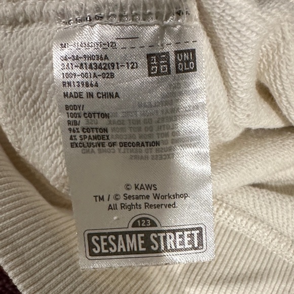 KAWS x Uniqlo sesame Street Collab sweatshirt - Picture 5 of 5